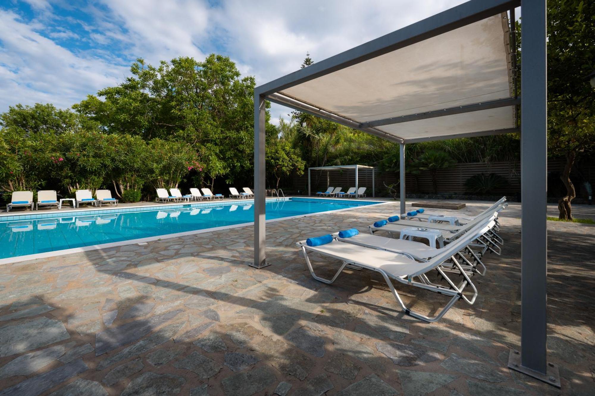 Orange Grove Suites Беницес Екстериор снимка
