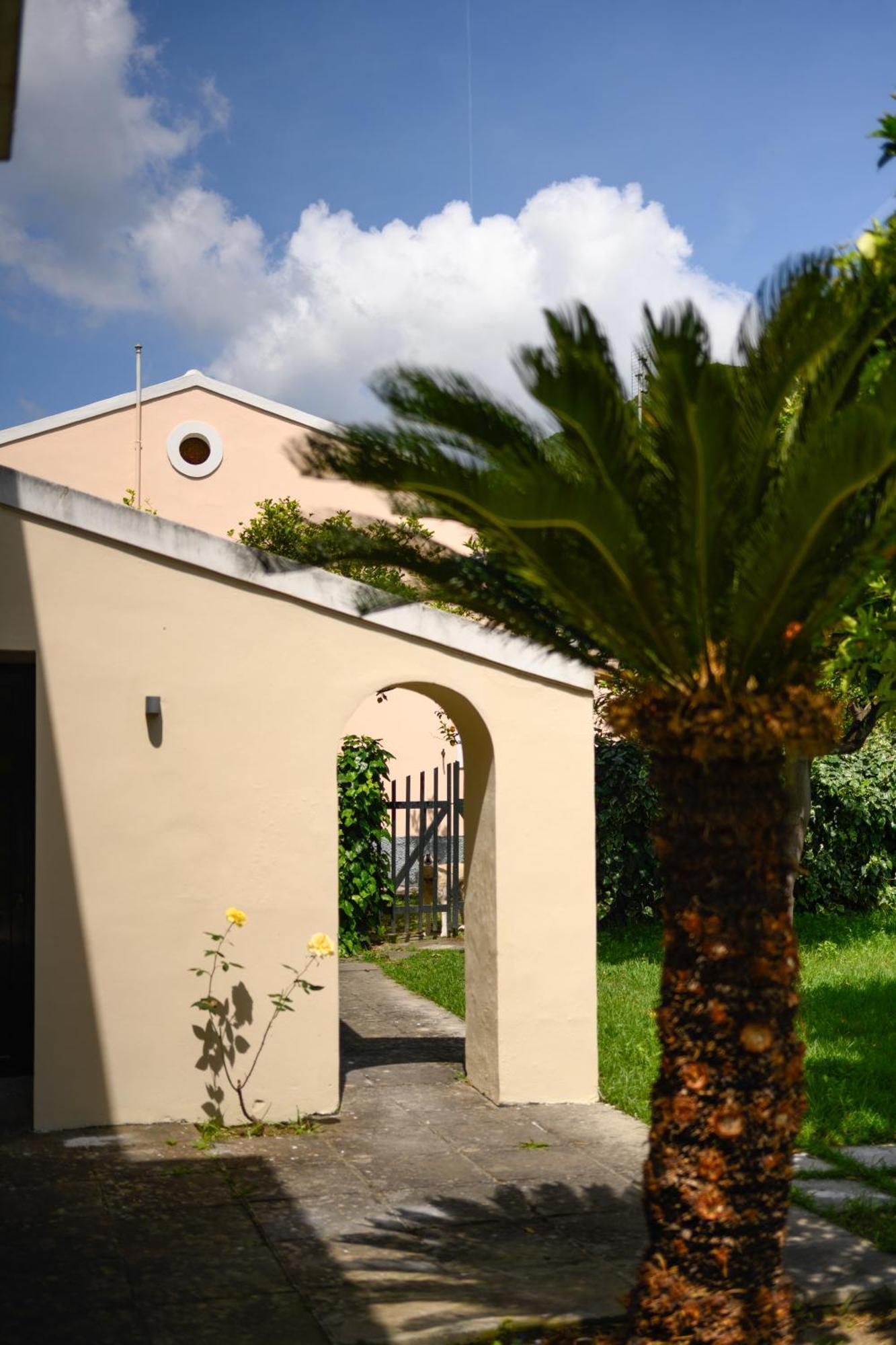 Orange Grove Suites Беницес Екстериор снимка